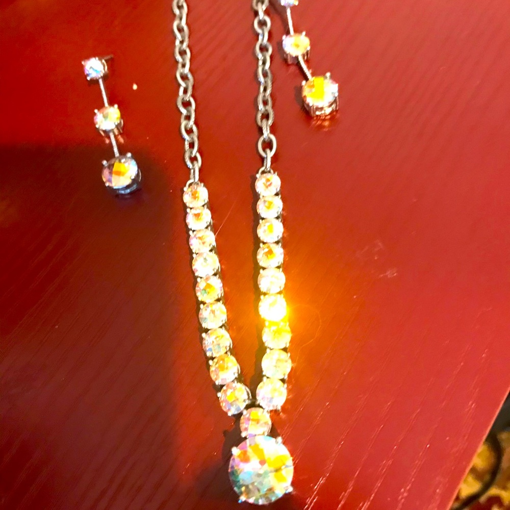 Stunning aurora borealis necklace and matching earrings